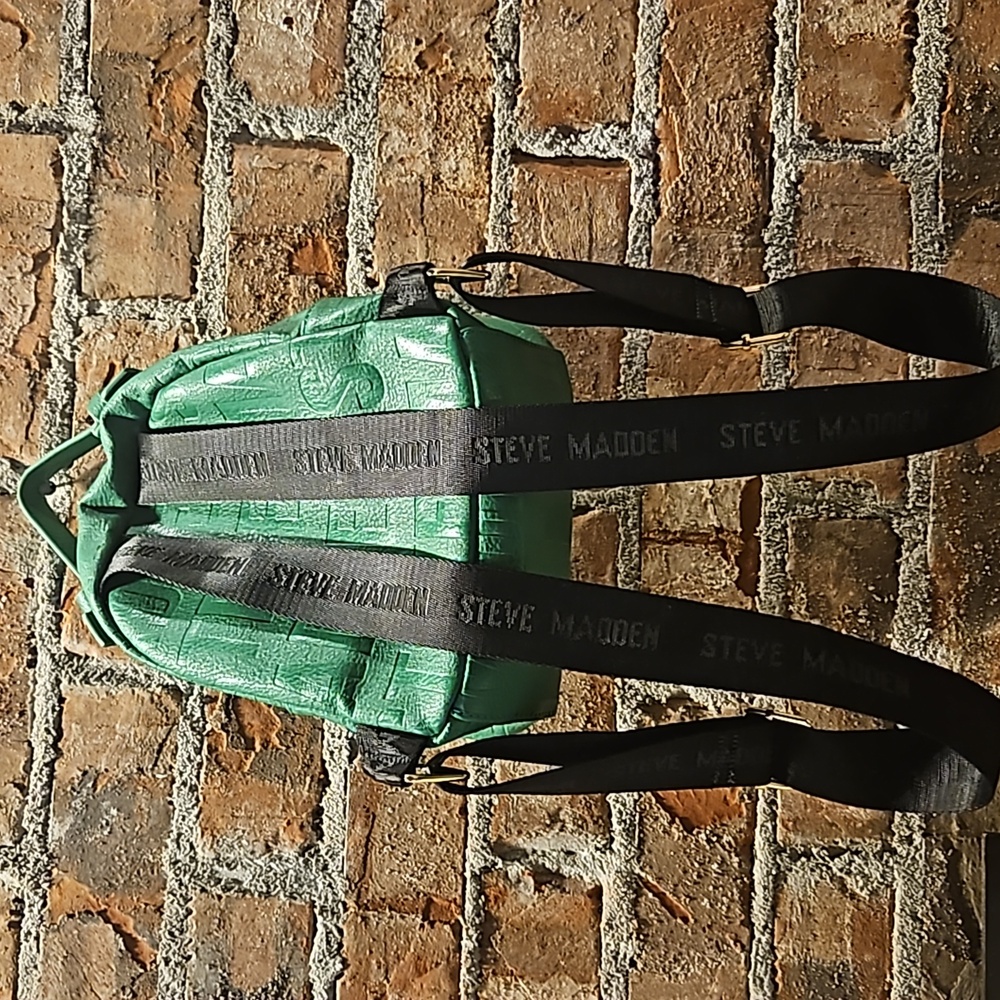 💚 🟩 Steve Madden Mini Backpack 🎒 - Picture 3 of 11